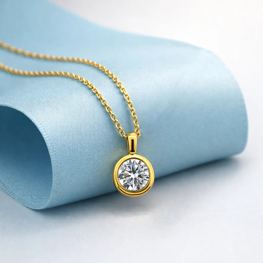 Classic Solitaire 18K Gold Vermeil Pendant Secondary image